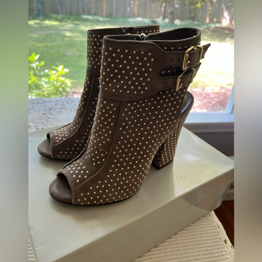 Jessica Simpson heel- Size:7Y